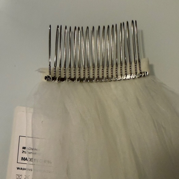 NWT Short Single Layer Ivory Tulle Wedding Veil - Picture 5 of 7